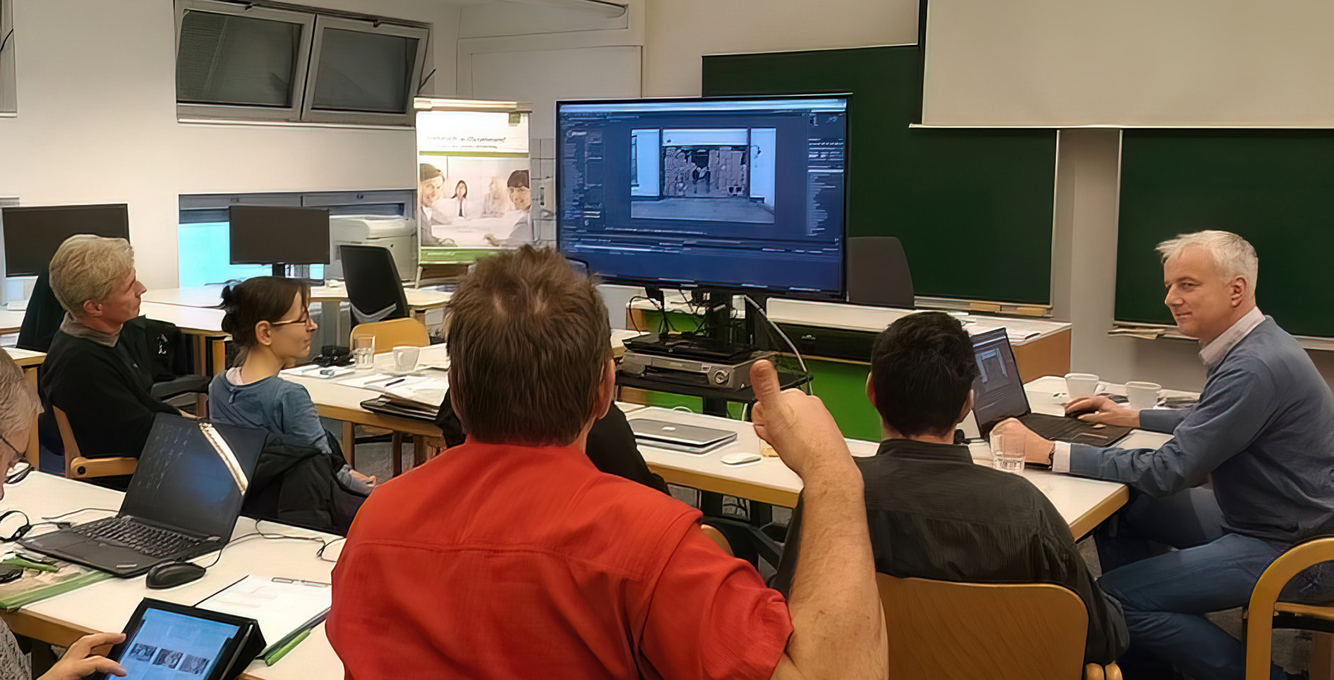 Videotrainer Lutz-Dieckmann-am-Wifi-Niederösterreich in einem After Effects Seminar